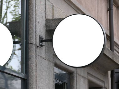 Kopenhag 'ın tuğla duvarında boş yuvarlak tabela