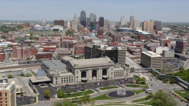 Union Station ile Kansas City siluetinin panoraması