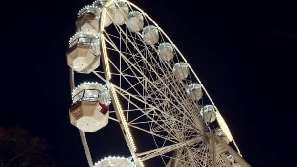 Revolving Ferris Wheel Unrecognizable People Night Illumination Christmas Street Fair — Stock Video