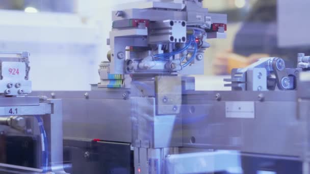 Automatisk Insamling Komponenter Robotic Anordning För Arbetsprocessen Automatiserad Maskin Tillverkningen — Stockvideo