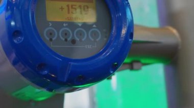 Yoğunluğu ve hız değerleri ile mavi akış ölçer. Su sayacı sayacı için yardımcı programını kullanma ve enerji yönetim sistemleri. Ölçer sıvı, ıslak gaz, doymuş ve kızgın Buhar için. Modern mekanik teknoloji elektronik gelişme