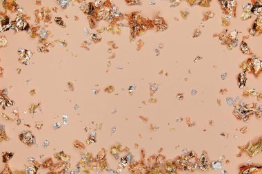 Popüler krema arka planında köpüklü folyo