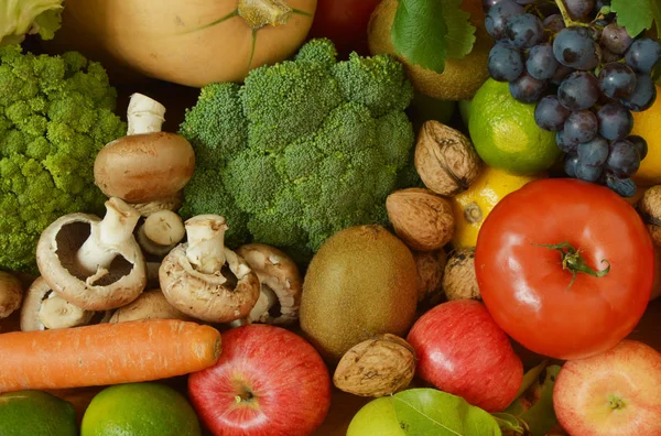 birçok meyve ve sebzeler