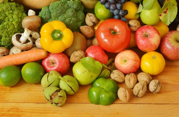 birçok meyve ve sebzeler