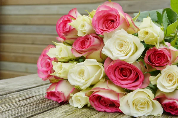 Pink White Roses Wooden Table Pink White Flower Special Day — Stock Photo, Image