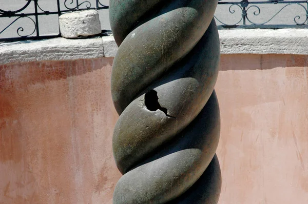 Yilanli sutun, dikilitas, İstanbul, Türkiye