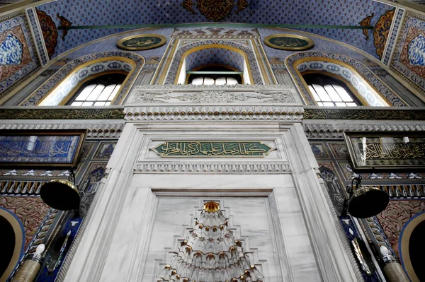 Pertevniyal Valide Sultan Mosque Istanbul Turkiet — Stockfoto