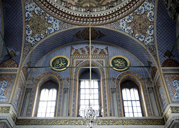 Pertevniyal Valide Sultan Mosque Istanbul Turkiet — Stockfoto