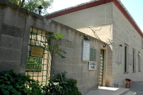 Beykoz, İstanbul kentinde ünlü ilçe ve turistik yerdir. Karadeniz 'in kuzeyinde yer almaktadır. Ayrıca yusa Tepesi 'nde bulunan Peygamber yusa mezarı. Beykoz, Doğa ve eski evler ve eski çarşı olduğunu iyi bilinmektedir.