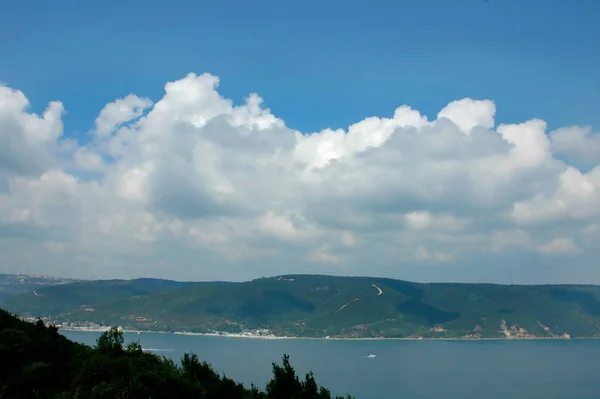Beykoz, İstanbul kentinde ünlü ilçe ve turistik yerdir. Karadeniz 'in kuzeyinde yer almaktadır. Ayrıca yusa Tepesi 'nde bulunan Peygamber yusa mezarı. Beykoz, Doğa ve eski evler ve eski çarşı olduğunu iyi bilinmektedir. 