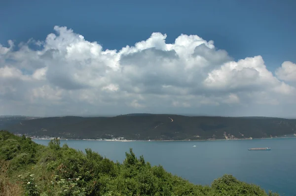 Beykoz, İstanbul kentinde ünlü ilçe ve turistik yerdir. Karadeniz 'in kuzeyinde yer almaktadır. Ayrıca yusa Tepesi 'nde bulunan Peygamber yusa mezarı. Beykoz, Doğa ve eski evler ve eski çarşı olduğunu iyi bilinmektedir. 