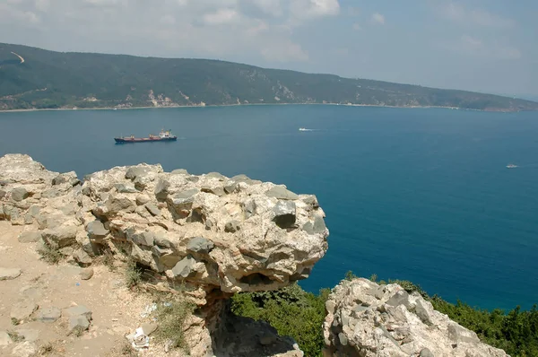 Beykoz, İstanbul kentinde ünlü ilçe ve turistik yerdir. Karadeniz 'in kuzeyinde yer almaktadır. Ayrıca yusa Tepesi 'nde bulunan Peygamber yusa mezarı. Beykoz, Doğa ve eski evler ve eski çarşı olduğunu iyi bilinmektedir. 