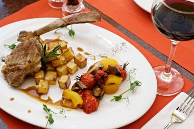 Sebzeli kuzu pirzolası