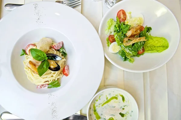 Almuerzo Negocios Conjunto Sobre Mesa — Foto de Stock