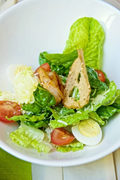 Close Shot Caesar Salad Fresh Arugula White Plate — Stock Photo, Image