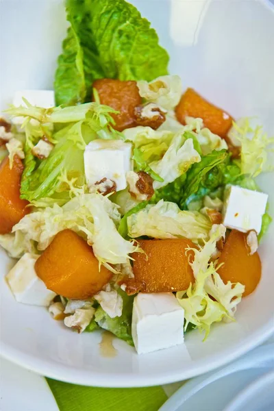 Salada Com Alface Verde Fresca Queijo Rúcula Batata — Fotografia de Stock