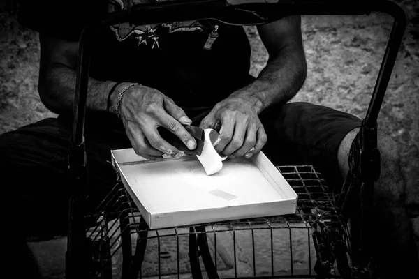 o sculpts iken ustası ve bir nesnenin, lecce, İtalya: salento zımpara