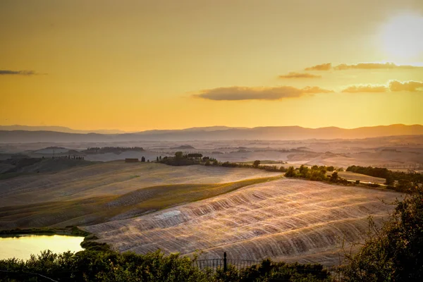 emekli okuma gazete pienza, Toskana, İtalya