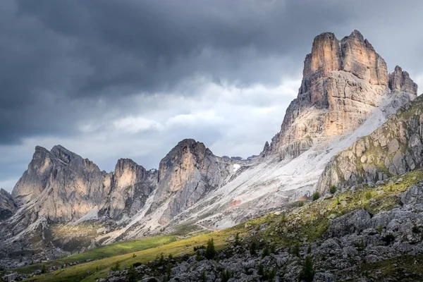 Giau Pass - Dolomites, İtalya Gün Batımında