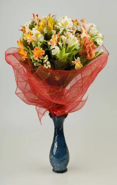 The flowers are on the wedding table. Women's Day — Stock Photo, Image