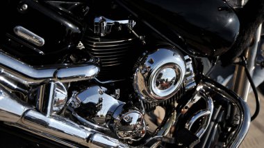 Krom motosiklet motoru kapalı. Yansıma küçük ayrıntılar