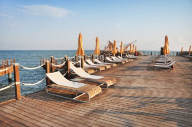 Halatlar, Karadeniz, Restoran suya yakın ile ahşap İskelesi