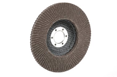 Beyaz arka planda yalıtılmış aşındırıcı tekerlek. Öğütücü disk