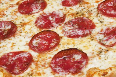 Peynir ve domates makro atış ile lezzetli pizza