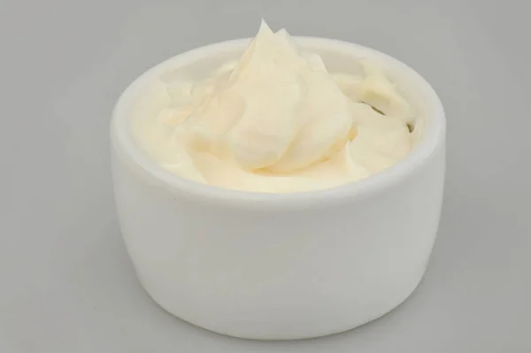 Mayonnaise in a bowl on an isolated gray background — Stock Photo, Image