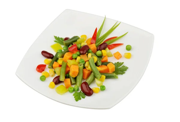 Różne zielone warzywa na płytce białe tło — Zdjęcie stockowe