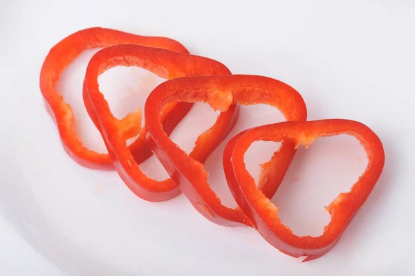 Rote süße Paprika auf dem Teller. Ansicht von oben. flache Lage — Stockfoto