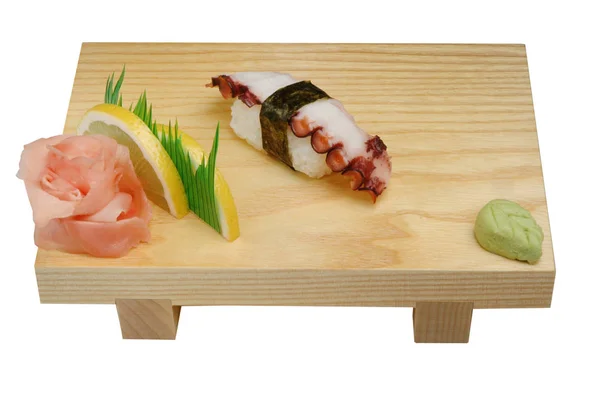 Nigiri con polpo su un supporto di legno, wasabi e zenzero sottaceto. Su sfondo bianco isolato — Foto Stock