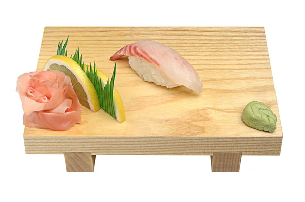 Nigiri con salmone su un supporto di legno, wasabi e zenzero sottaceto. Su sfondo bianco isolato. Nigiri — Foto Stock