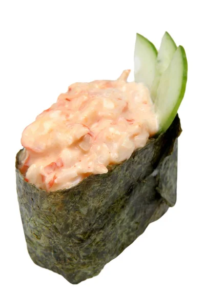 Sushi roll isolato su sfondo bianco. Primo piano del delizioso rotolo di sushi giapponese . — Foto Stock