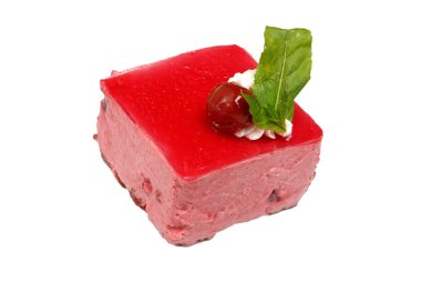 Lezzetli Cheesecake. Beyaz izole arka plan üzerinde kiraz bir tabak üzerinde kek bir dilim