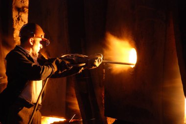 Açık Ocağın fırın Metalurji fabrikasında çalışan çok nadir görünümünü kapat