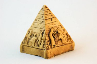 Piramit mimari yapı ve hiyerarşi evren ve ebedi ruhsal enerji varolan bir sembolü, oluşturma işlemi temsil eder.
