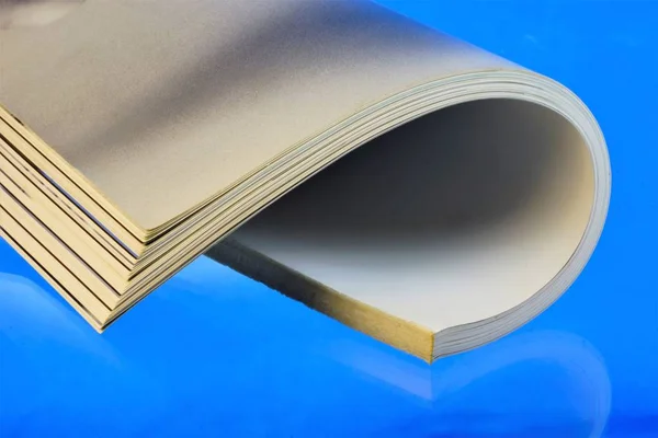 Magazine  printed periodical, on a blue background. The journal has a permanent rubrication and contains articles or essays on various socio-political, scientific, industrial, literary and artistic works and illustrations.