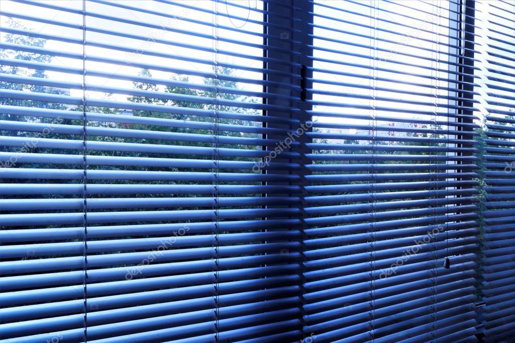 Blinds are effective light-shielding devices of horizontal slats. The slats on the Windows are fixed, swivel, regulate light, air flow, popular in residential, office and industrial premises. 