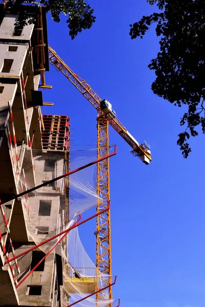 Costruzione Grattacielo Residenziale Con Gru Torre Costruzione Strutture Architettoniche Organizzative — Foto Stock