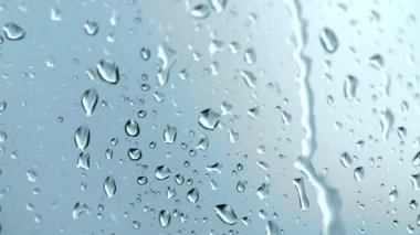 Pencere camında yağmur damlaları