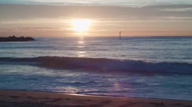 Gün doğumu bir plaj üzerinde atış statik