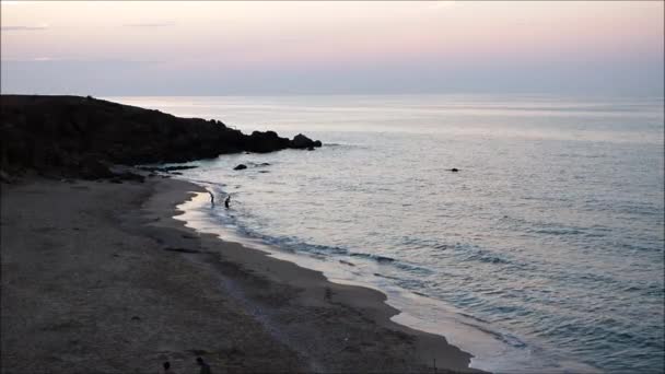 Niños Jugando Mar Atardecer — Vídeo de stock