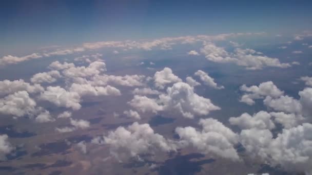 Wolken Über Der Landschaft Aus Dem Flugzeug — Stockvideo