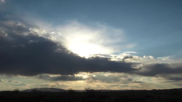 Bonito Atardecer Con Algunas Nubes — Vídeo de stock