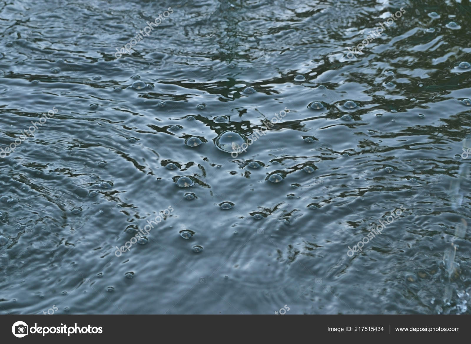 Small Bubbles Pond Texture Blue Water Reflection Sky — Stock Photo