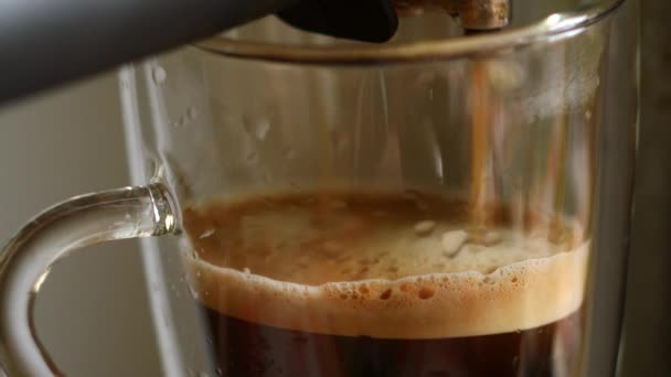 Hacer Café Casa Con Máquina Taza Transparente Rutina Matinal — Vídeo de stock