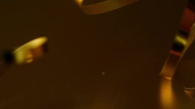 Arka planda altın kasetler. Tatil konsepti. Yeni yıl partisi. Sanat deco elementleri