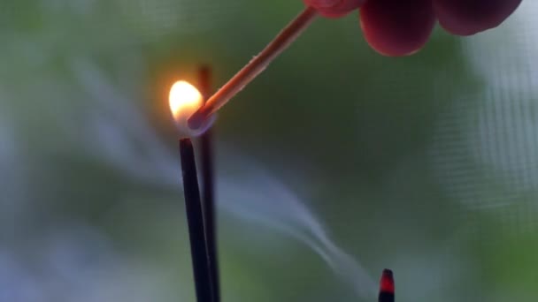 Närbild Hand Bränner Rökelse Andligt Koncept Meditationssession — Stockvideo