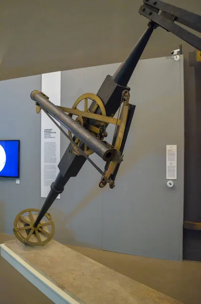 Vieux Télescope Est Exposé Dans Musée — Photo